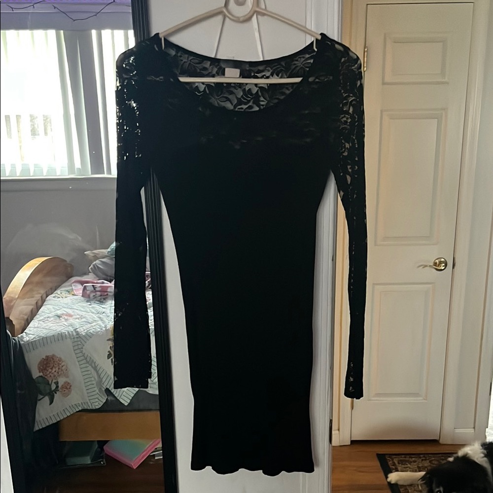Elegant Black Lace Sleeve Dress